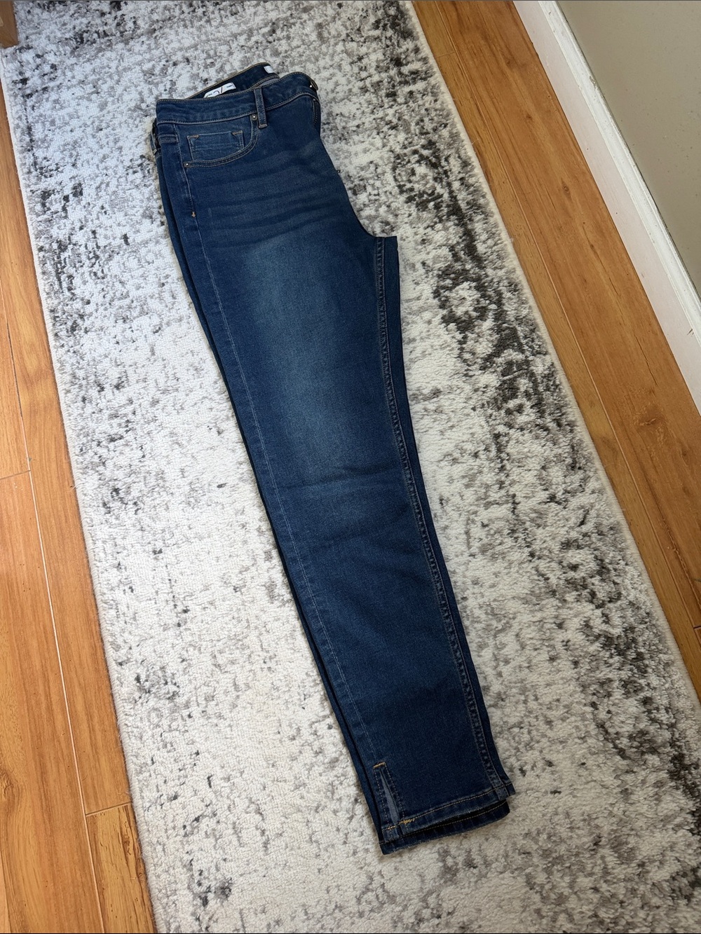 Vigoss Women's Skinny Jeans in Dark Blue Wash